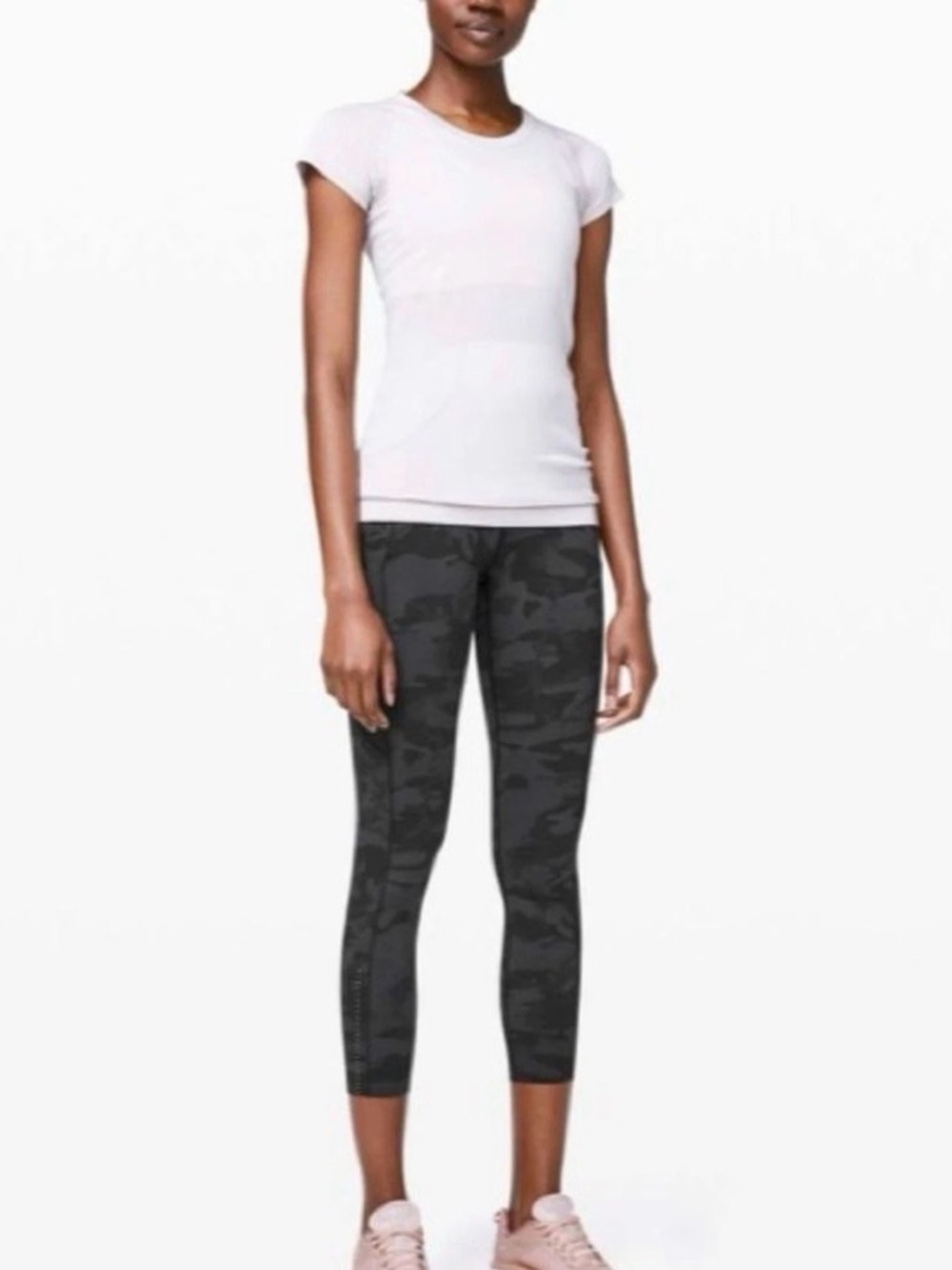 Lululemon Fast and Free High-Rise Tight 25". 5 Pocket Black Camo Size 8 - Picture 2 of 8
